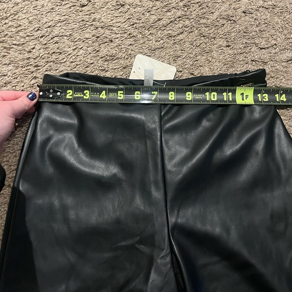 NWT Fabletics Women's High-Waisted Black Vegan Leather Leggings Size Large - Picture 7 of 9